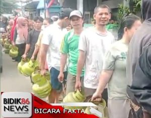 Sulitnya Mendapatkan LPG 3 Kg, Warga Cikarang Barat Keluhkan Antrean Panjang dan Harapkan Solusi Cepat