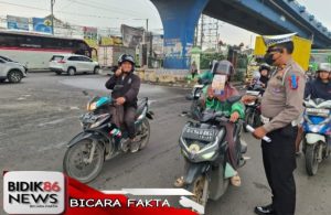 Operasi Keselamatan Jaya 2025: Satlantas Polres Metro Bekasi Gelar Edukasi dan Imbauan di Jalan Raya