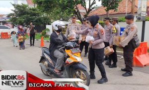 Kepedulian Polri di Bulan Ramadhan, Polsek Kedung Waringin Bagikan Takjil Gratis